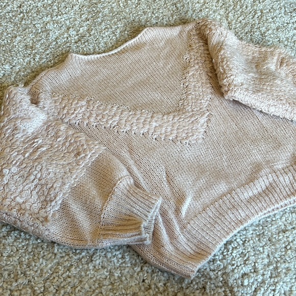 Soft pink winter pull over with intricate knitted detail. - Picture 7 of 7